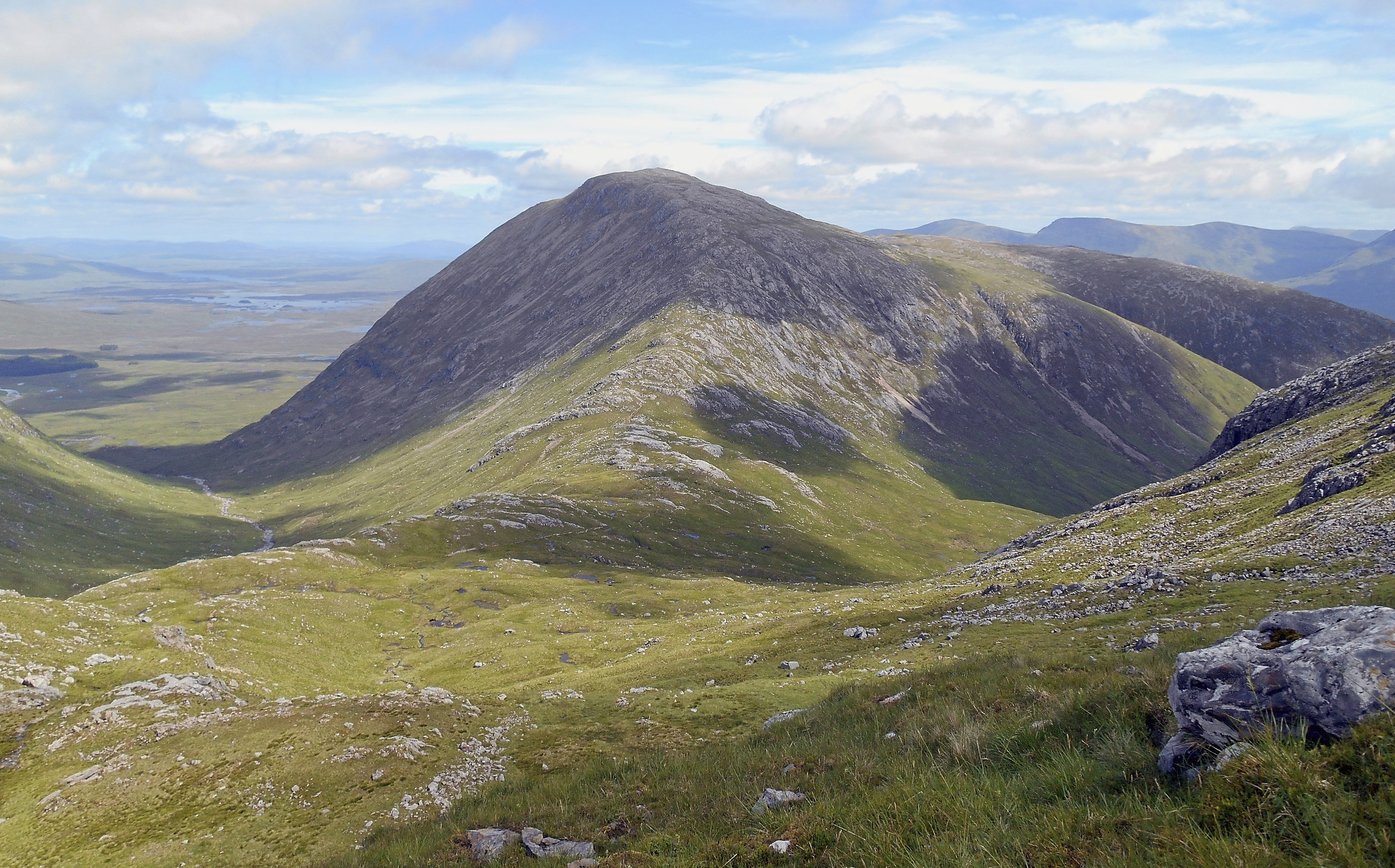 Stob Dearg viewed descending Creag Dubh